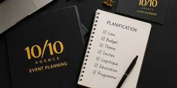 Carnet de planification d'événement avec liste cochée.