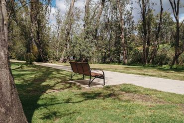 Peaceful grassy riverside setting at Bridgewater Caravan Park on the Loddon River