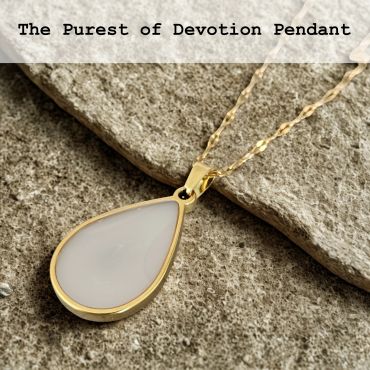 Elegant gold teardrop pendant with a white stone.