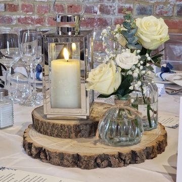 Elegant wedding table centrepiece for décor hire in Berkshire