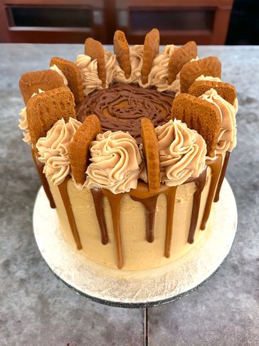 Biscoff and Nuttela Drip Cake 