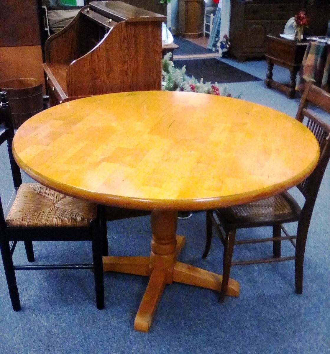 Pedestal dining table