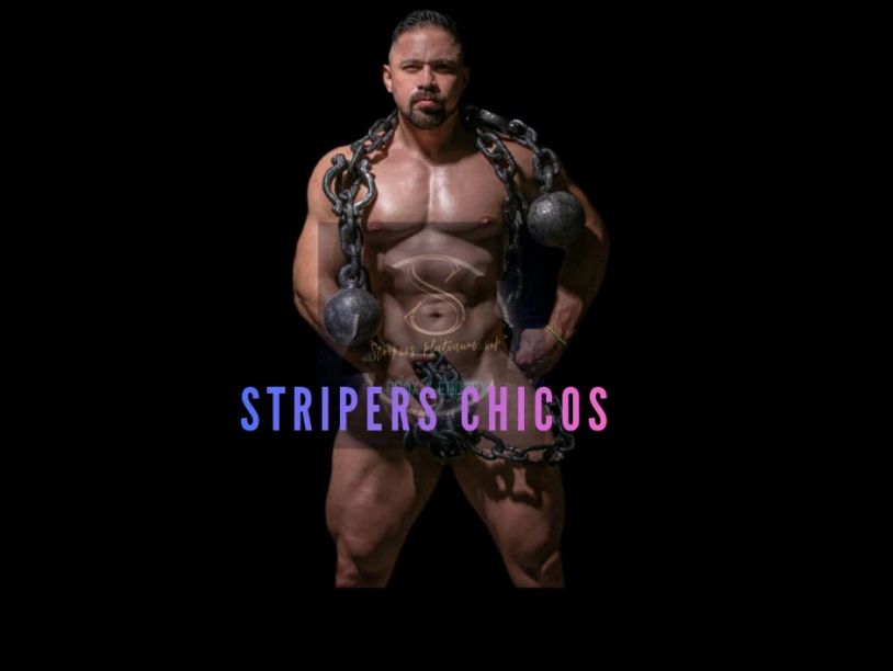 Hombre musculoso con cadenas y bolas de hierro.