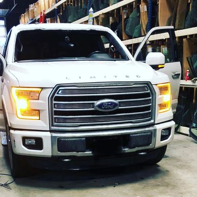 white pick up without windshield about to get a new windshield