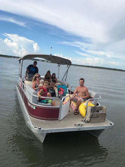 Pontoon boat rentals in Emerald Isle. Things to do in Emerald Isle. Rent a boat from Emerald Isle Ad