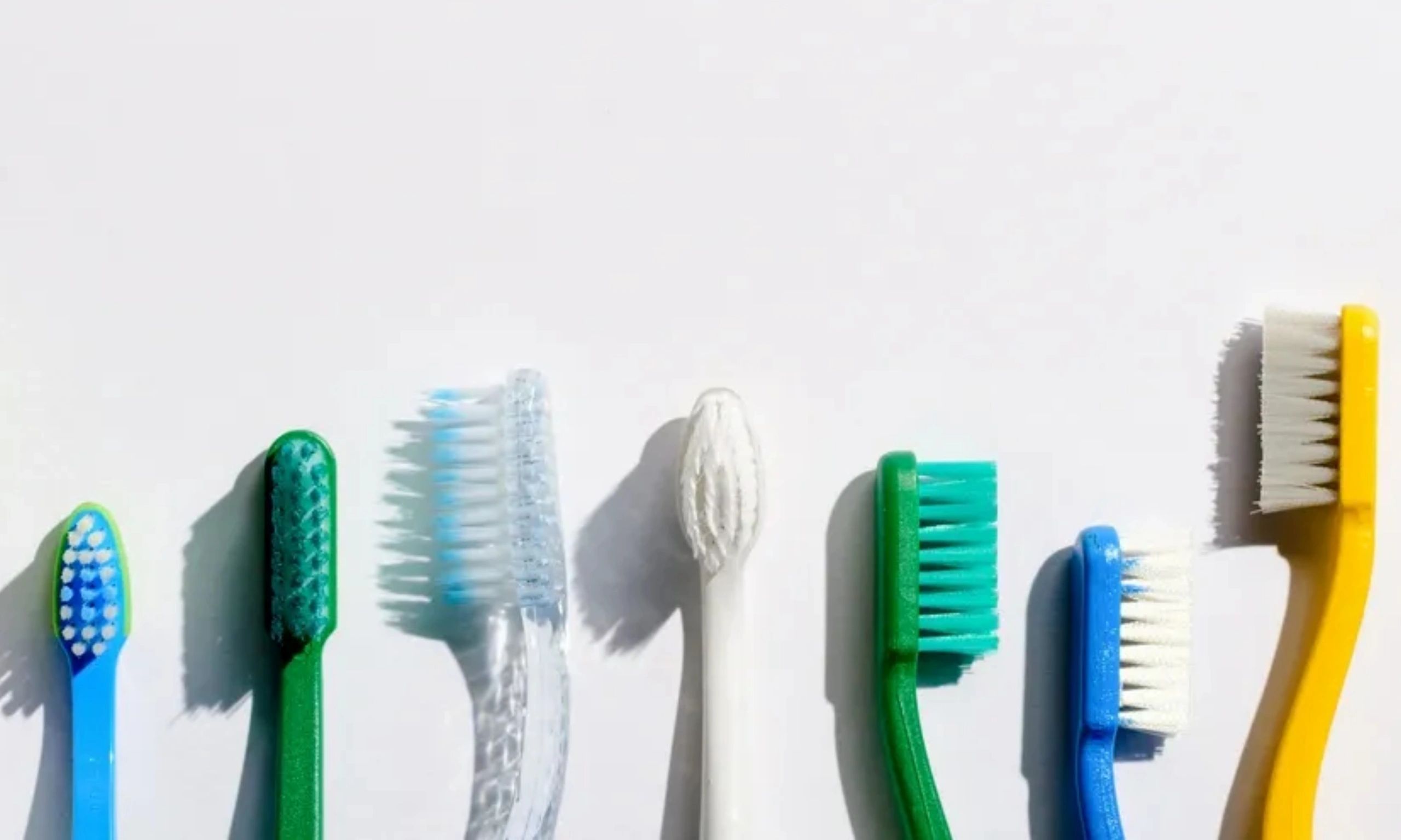 белорусские зубные щетки. зубная щетка карточка. Iq зубная щётка доктор слон. разноцветные зубные щетки. щетки tepe select.