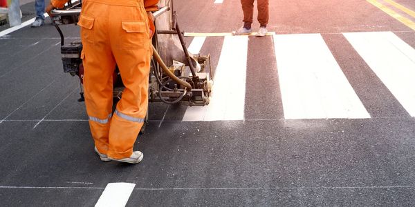 pintura de tráfico en la calle