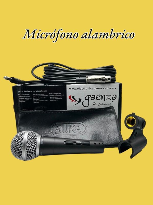 Micrófono alámbrico profesional con accesorios y estuche negro.