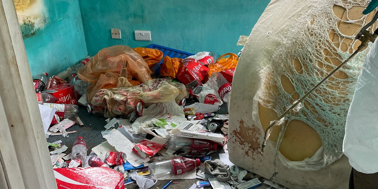 Dry and wet hoarder bedroom 