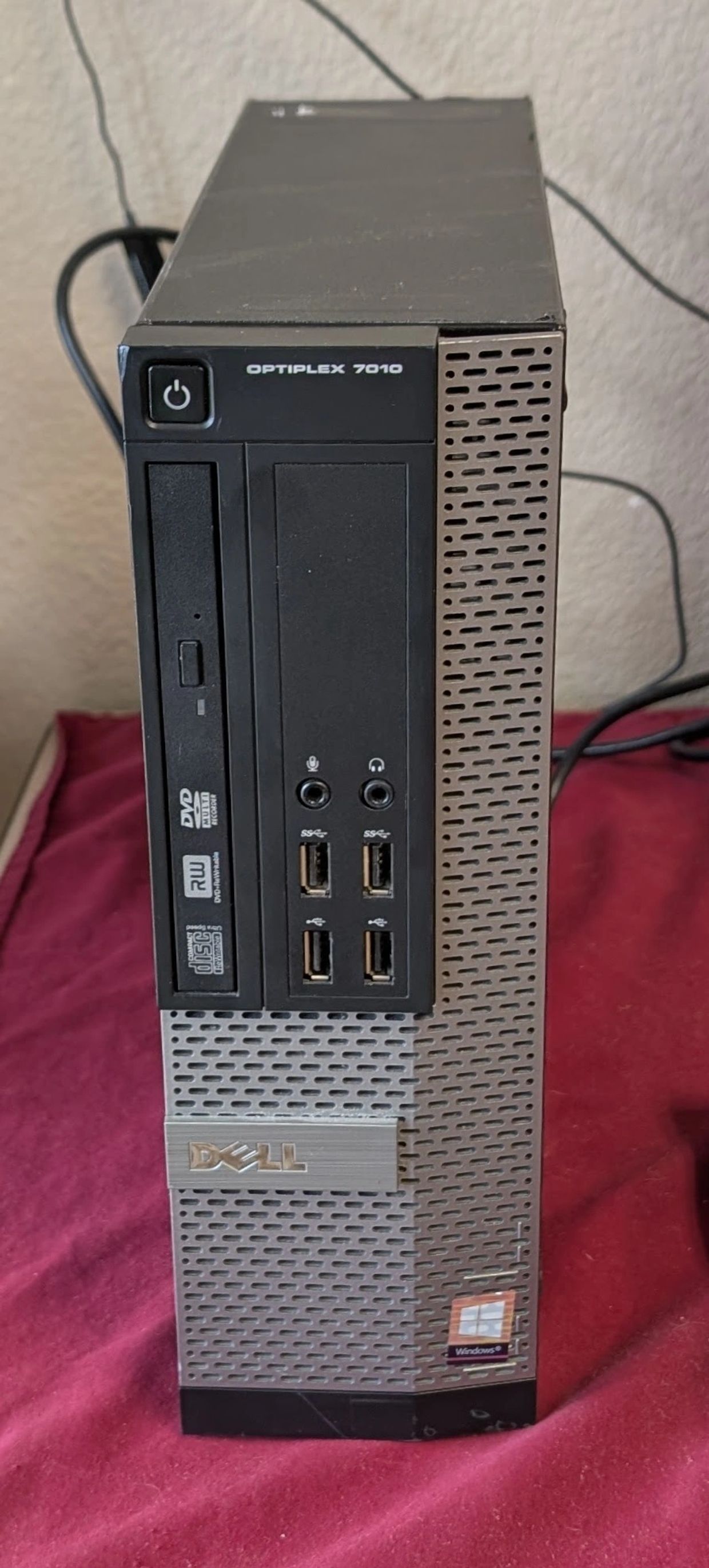 Front view of a Dell Optiplex 7010 desktop computer.
