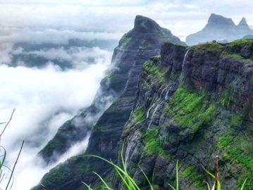 "Breathe Fresh: Experience the Revitalizing Oxygen of Mountain Air!"