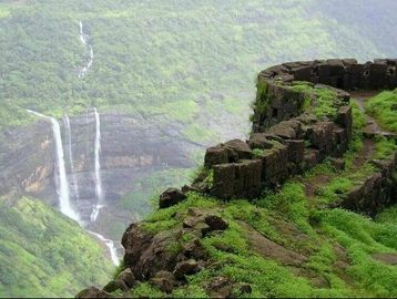 "Discover Hidden Gems: Stunning Waterfalls That Cascade Through the Mountains!"