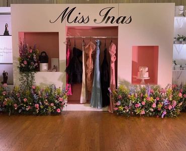 Dior shop built by us 
Flowers by Akfloral
Event planner: My lavie event 
Vendors: 
OScar production