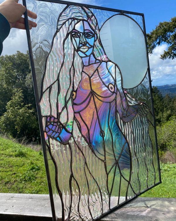 Maala Mecha, mother moon

Clear iridescent portrait piece. 