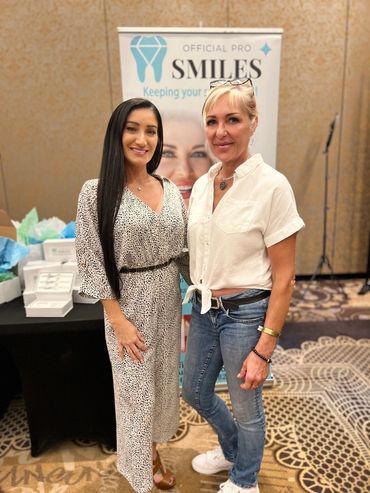 Las Vegas PMU conference attendee buying teeth whitening course online from Official Pro Smiles. 