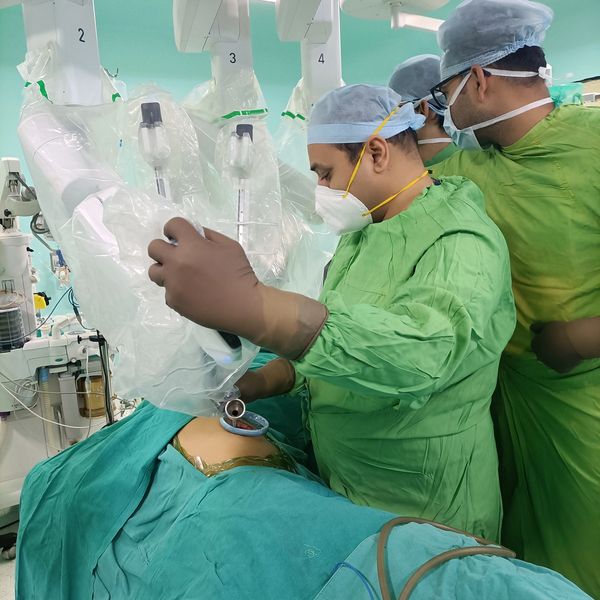 robotic surgery, tuberculosis, aspergilloma, cyst, thymoma, teratoma, hydropneumothorax, empyema 