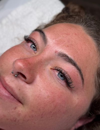 Classic Eyelash extensions with a cat eye style