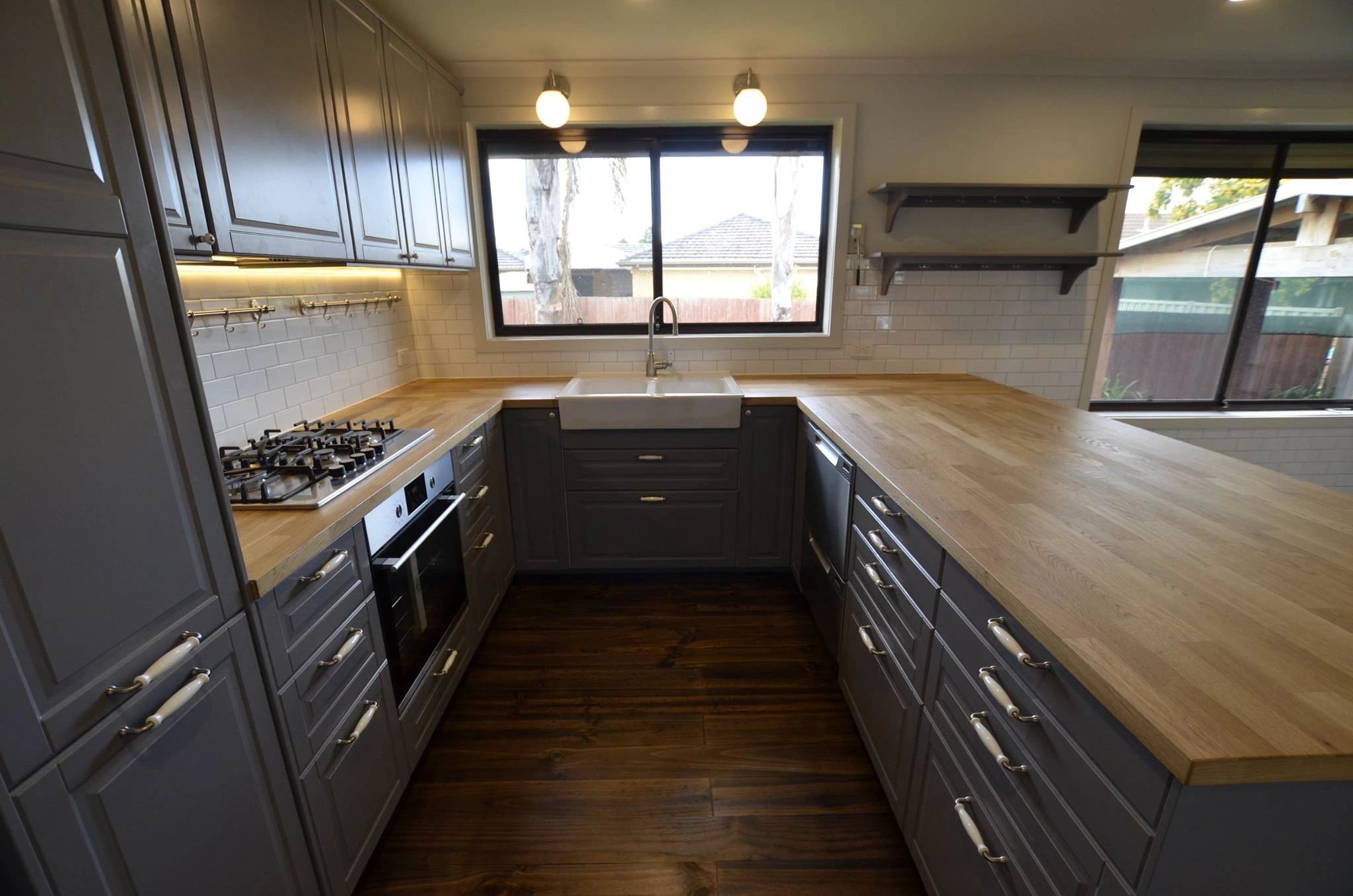 Kitchen renovation. Benchtop. Tiling. After. Bonum Home Improvement.