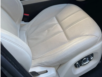 Car Detailing Range Rover white leather seat