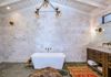 king master #2: ensuite bath