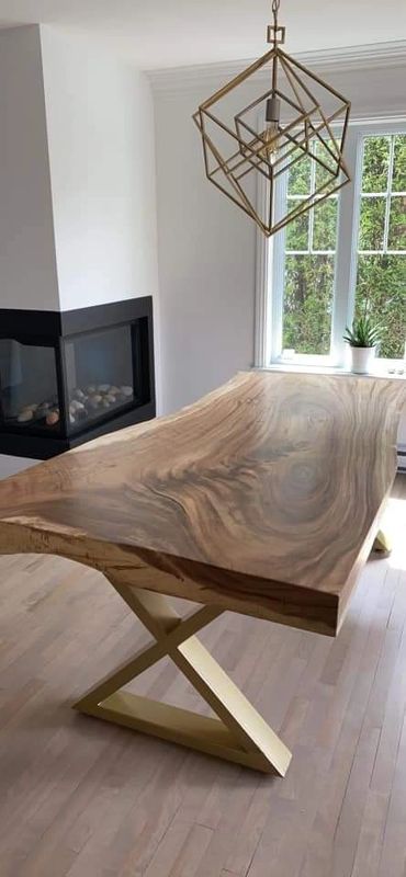 Table en bois de suar