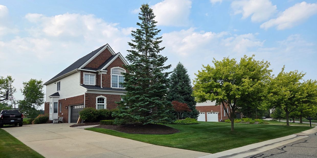 Lawn maintenance in Northville, MI. Lawn mowing services. 