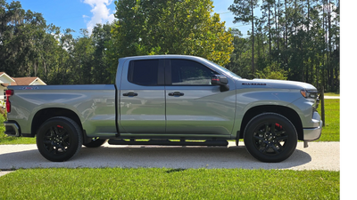 An example of a truck that complies with Florida's window tint laws