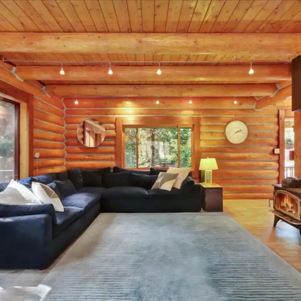 family room, log cabin, vacation rental, nevada city, 