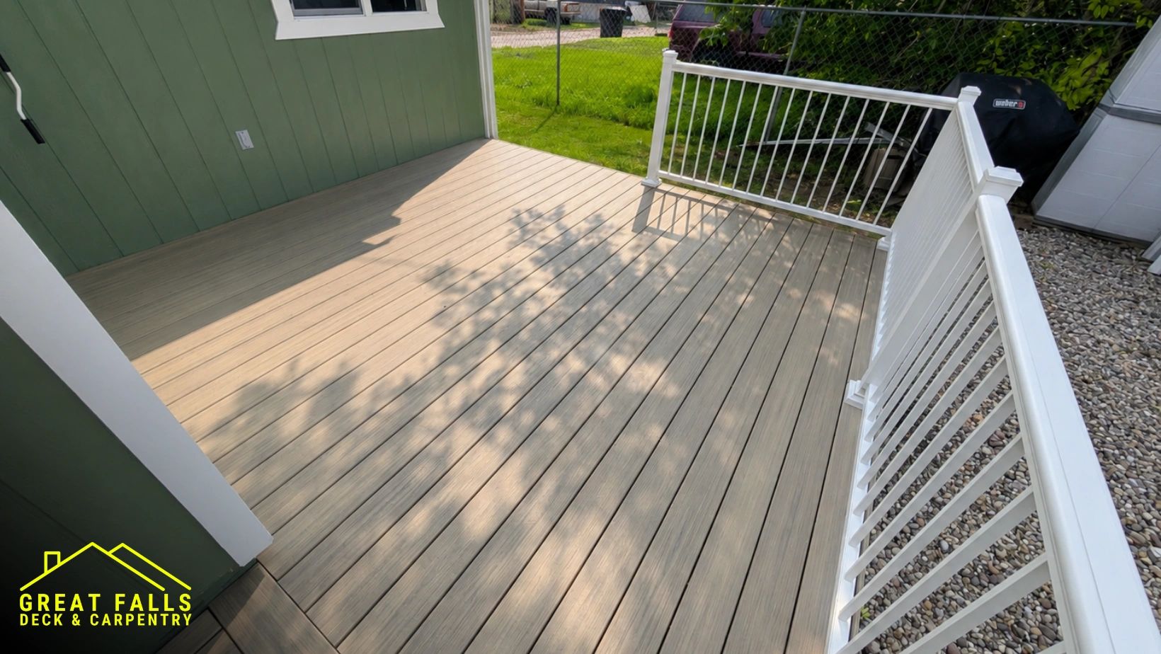 Low-maintenance Trex deck with aluminum railing
