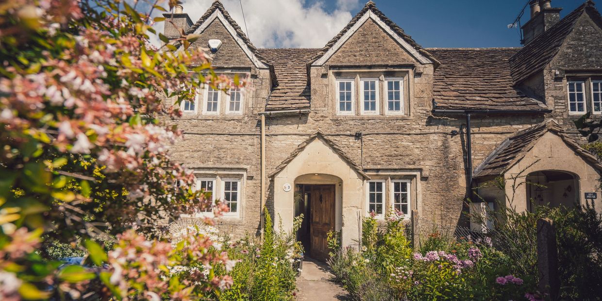 Locks Cross Cottage in Neston, Wiltshire