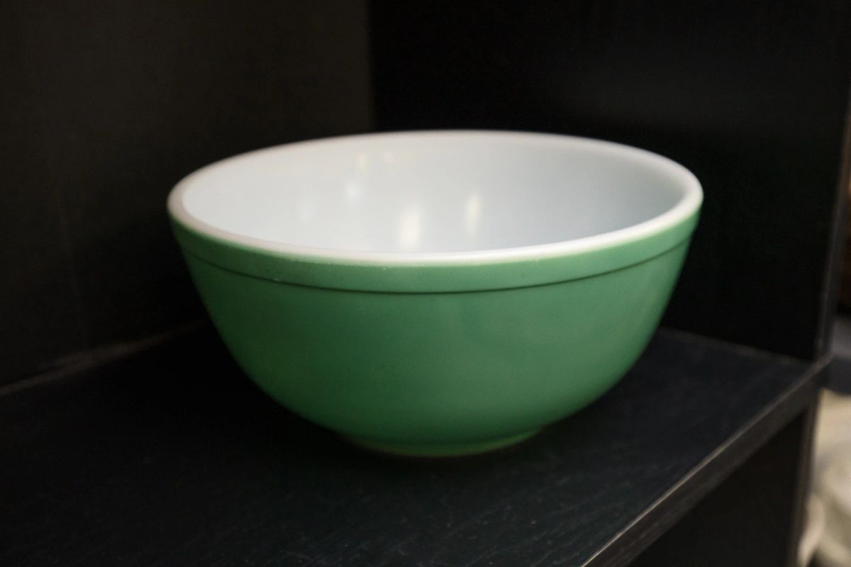 Pyrex Glass Verde Green 7” Mixing Bowl #402 1 1/2 Qt - Ruby Lane