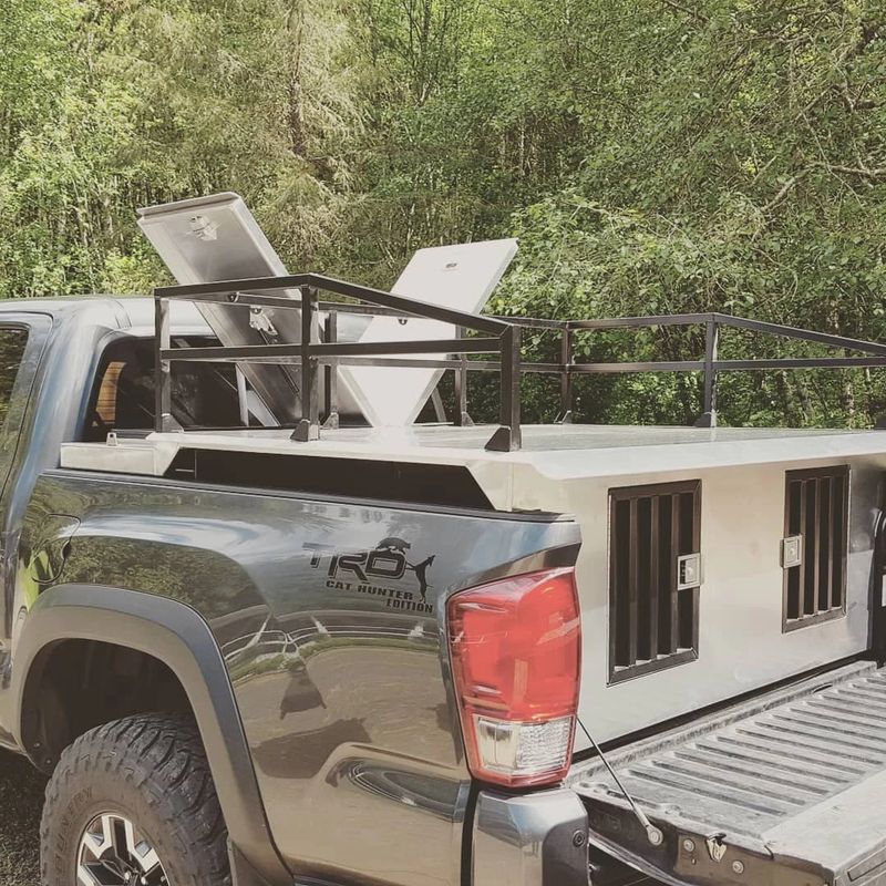 On The Rail Boxes Alder Grove Dog Boxes