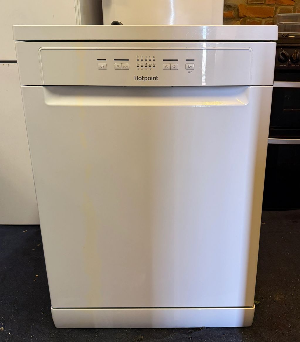 Hotpoint Full Size Freestanding Dishwasher 