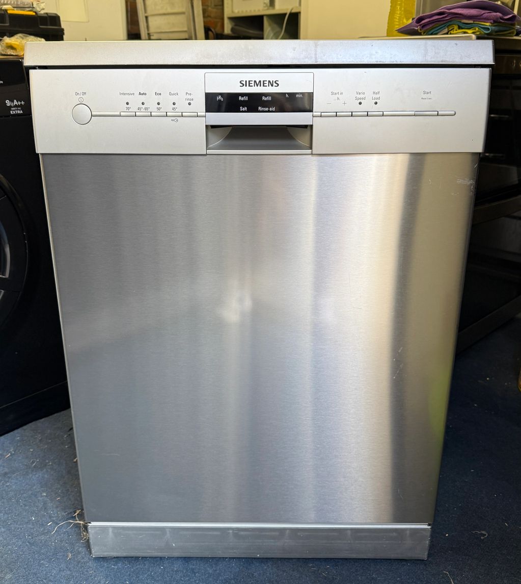 Siemens iQ100 Stainless Steel Full Size Freestanding Dishwasher 