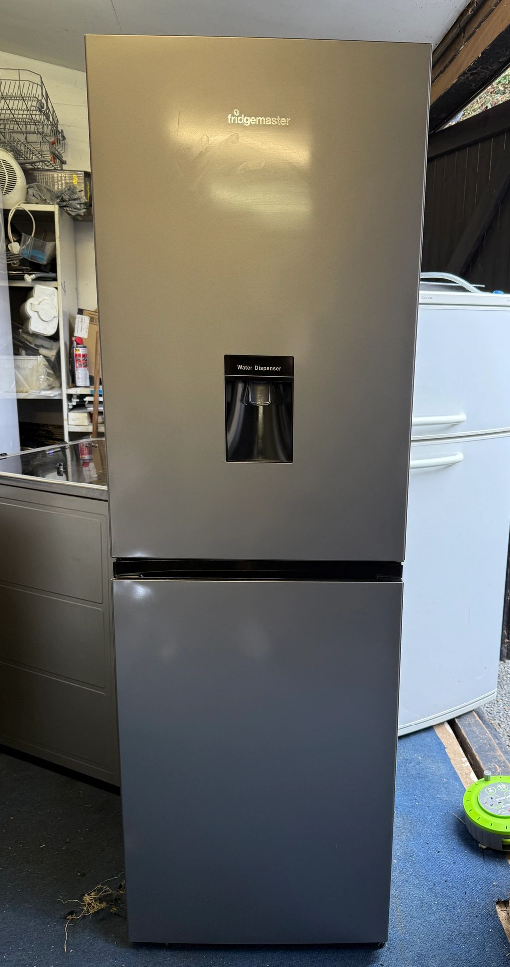 Silver Fridgemaster Freestanding Fridge/Freezer With Water Dispenser 