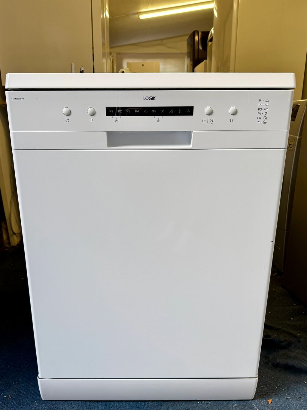 Logik Full Size Freestanding Dishwasher 