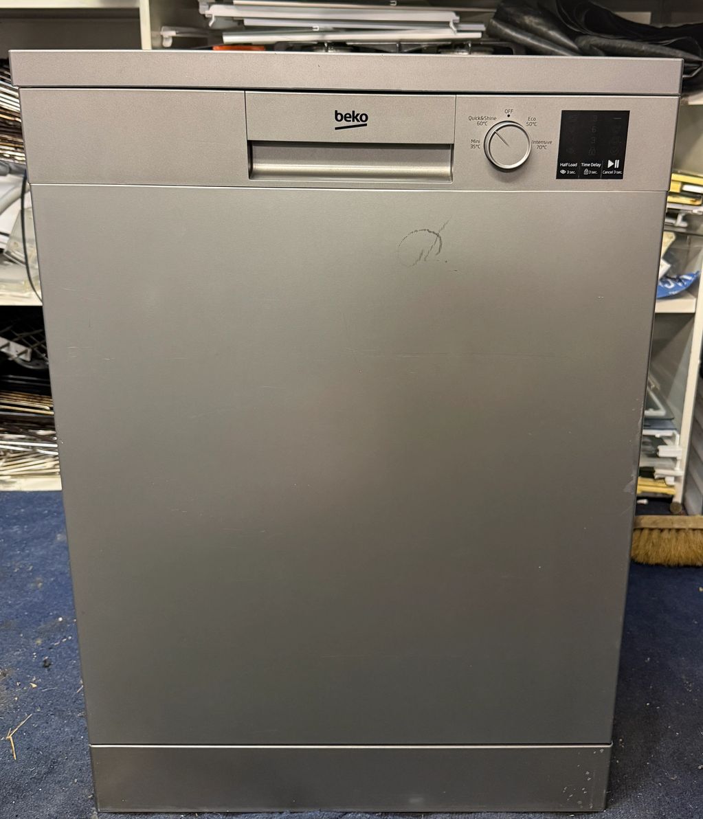 Silver Beko Full Size Freestanding Dishwasher 