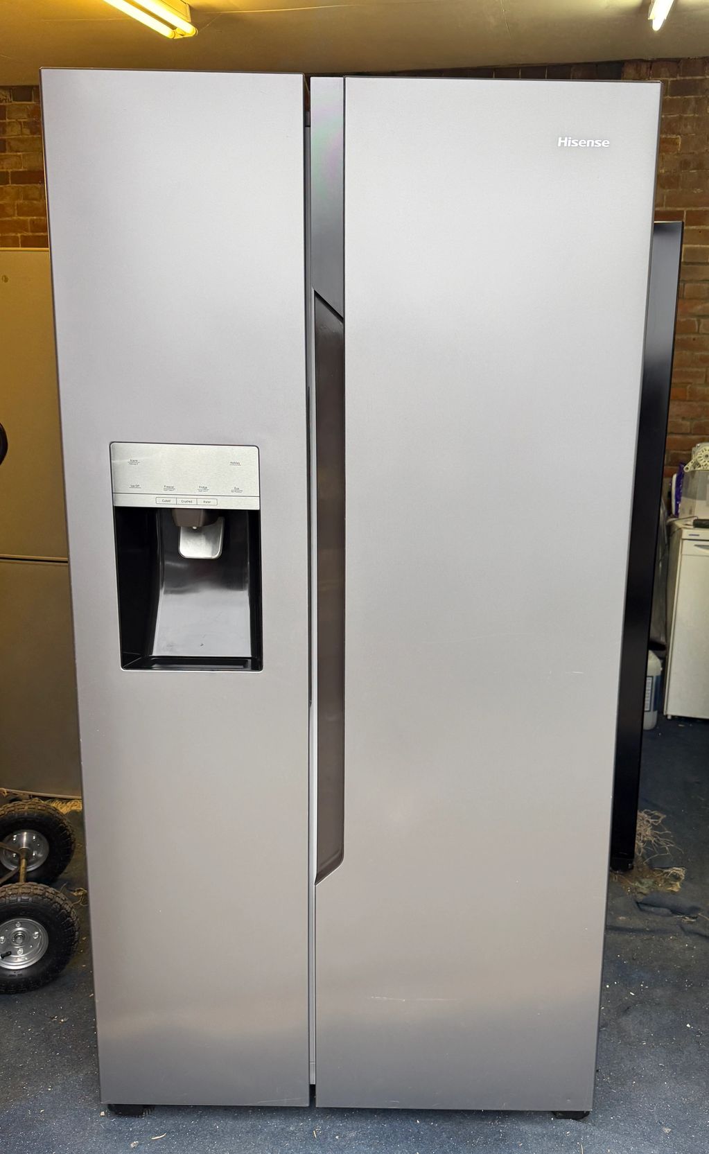 Hisense American Style Fridge/Freezer With Water Dispenser & IceMaker