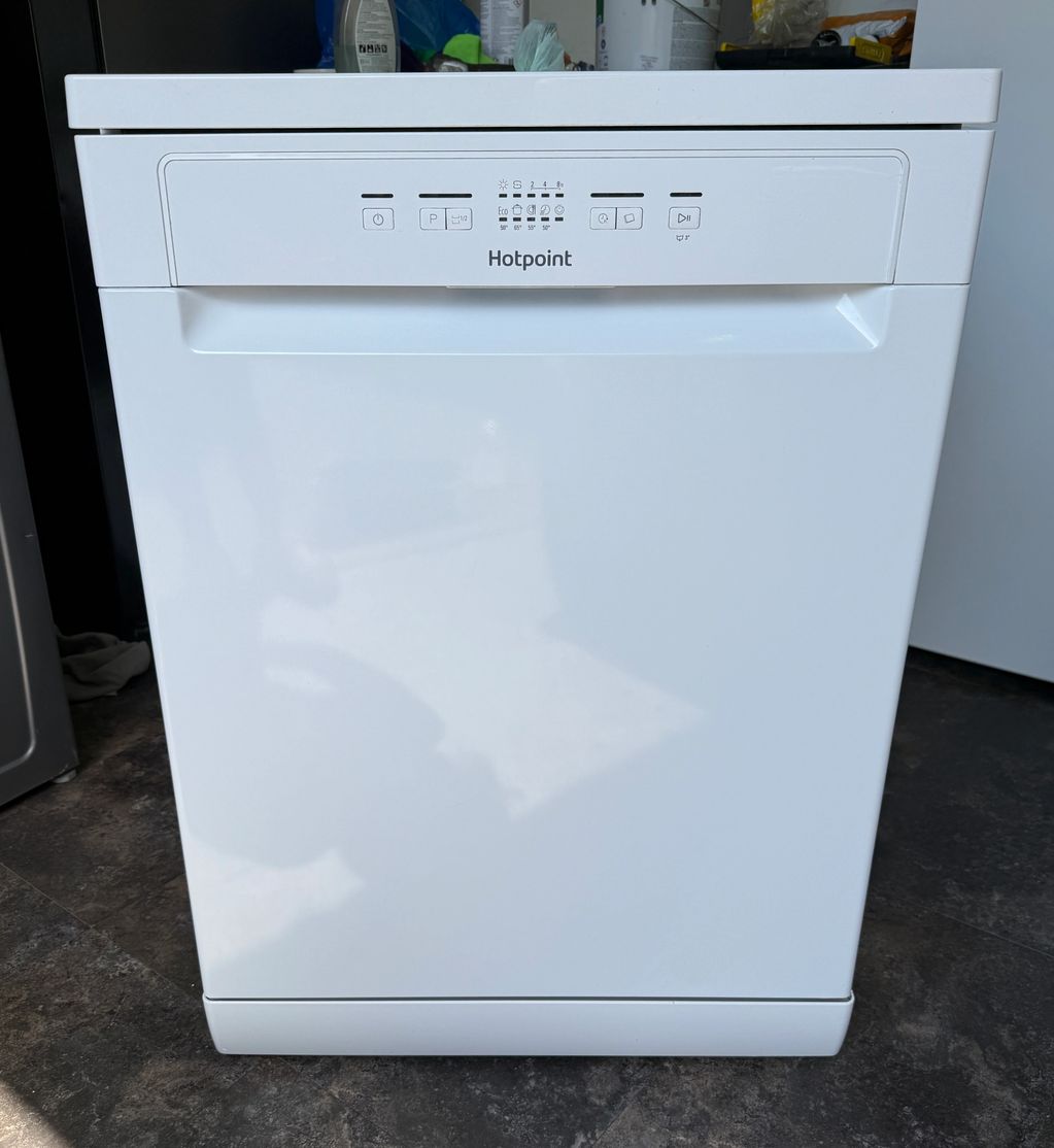 Hotpoint Full Size Freestanding Dishwasher 