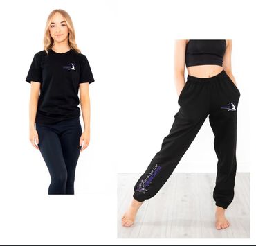 All street and commercial classes
-Tshirt
-Cuffed joggers
-Own plain black trainers