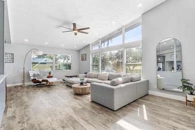 Homes for sale in a neighborhood in Tampa, FL.