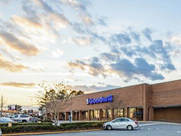 Recurring Porter Services at Crossroads Shopping Center in Buford, Georgia