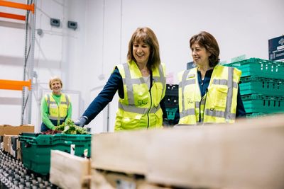 The Chancellor Rachel Reeves and Deputy Prime Minister helping at a food bank