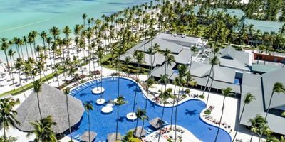 Vue de la piscine de l'Hôtel Barcelo Bavaro