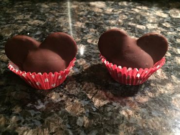 Mickey Mouse Cake Balls