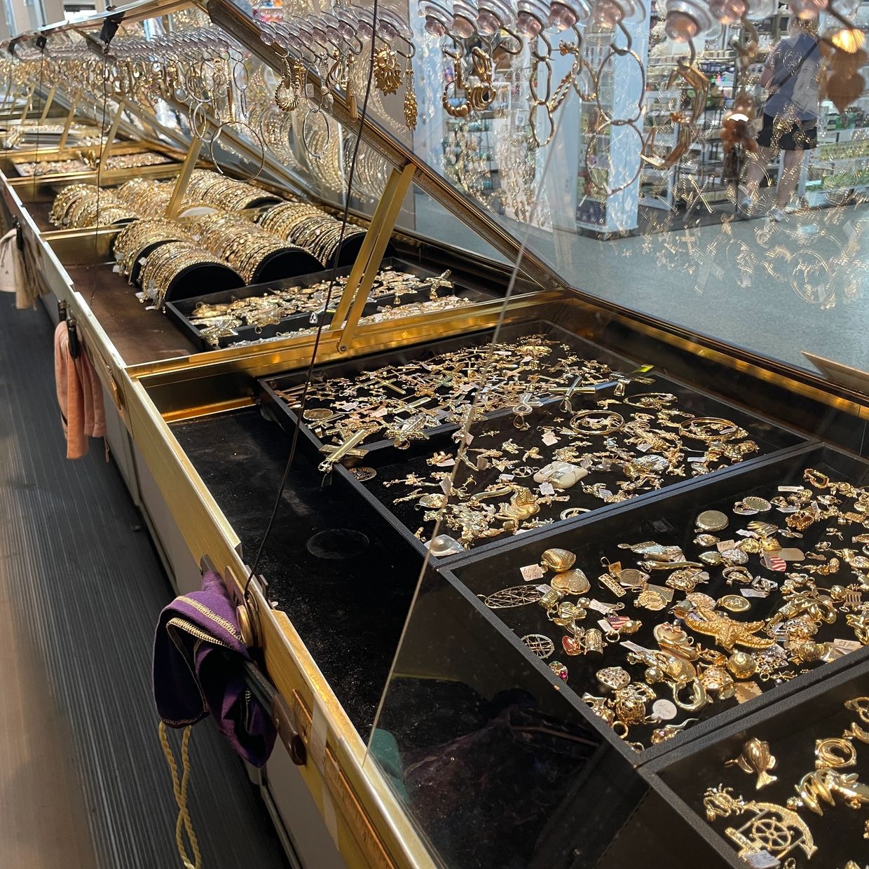 Cases filled with gold jewelry at Oscar’s Estate Jewelry.