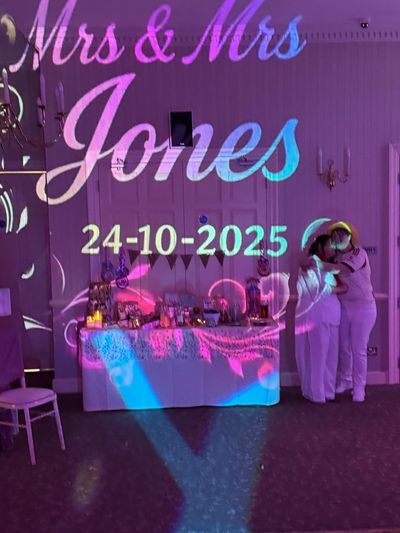 Custom made animation monograms makes your wedding evening unique, great for photos 🙂