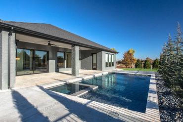 House for sale with swimming pool in Oklahoma