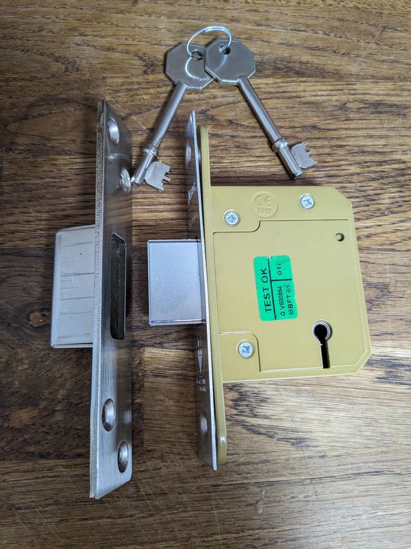 British Standard 5 lever mortise lock,local locksmith install