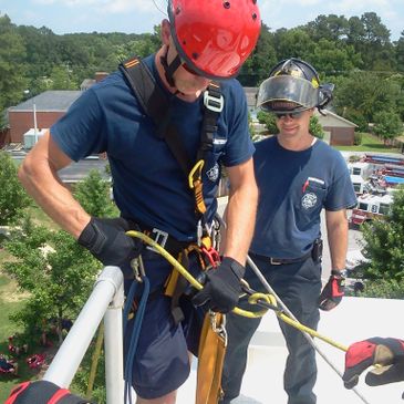 BELAYING FOR ROPE RESCUE - Fire Engineering: Firefighter Training and Fire  Service News, Rescue